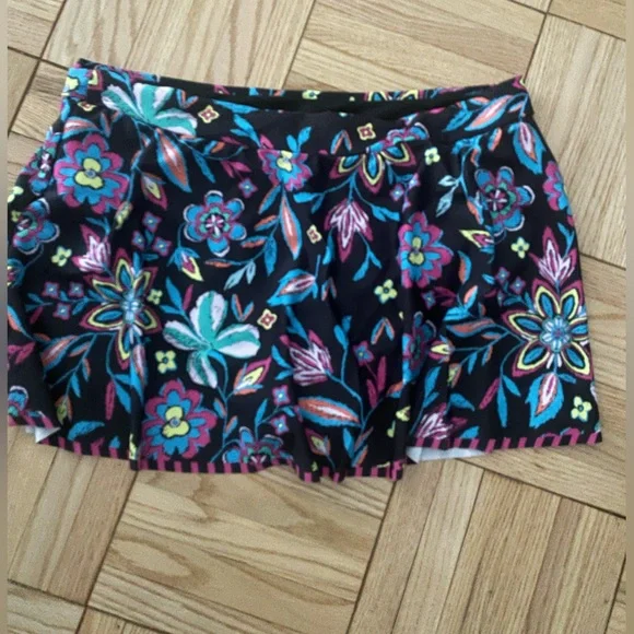 Floral Tankini with matching Skirt bottoms Swimsuit with Striped Straps - Picture 4 of 5